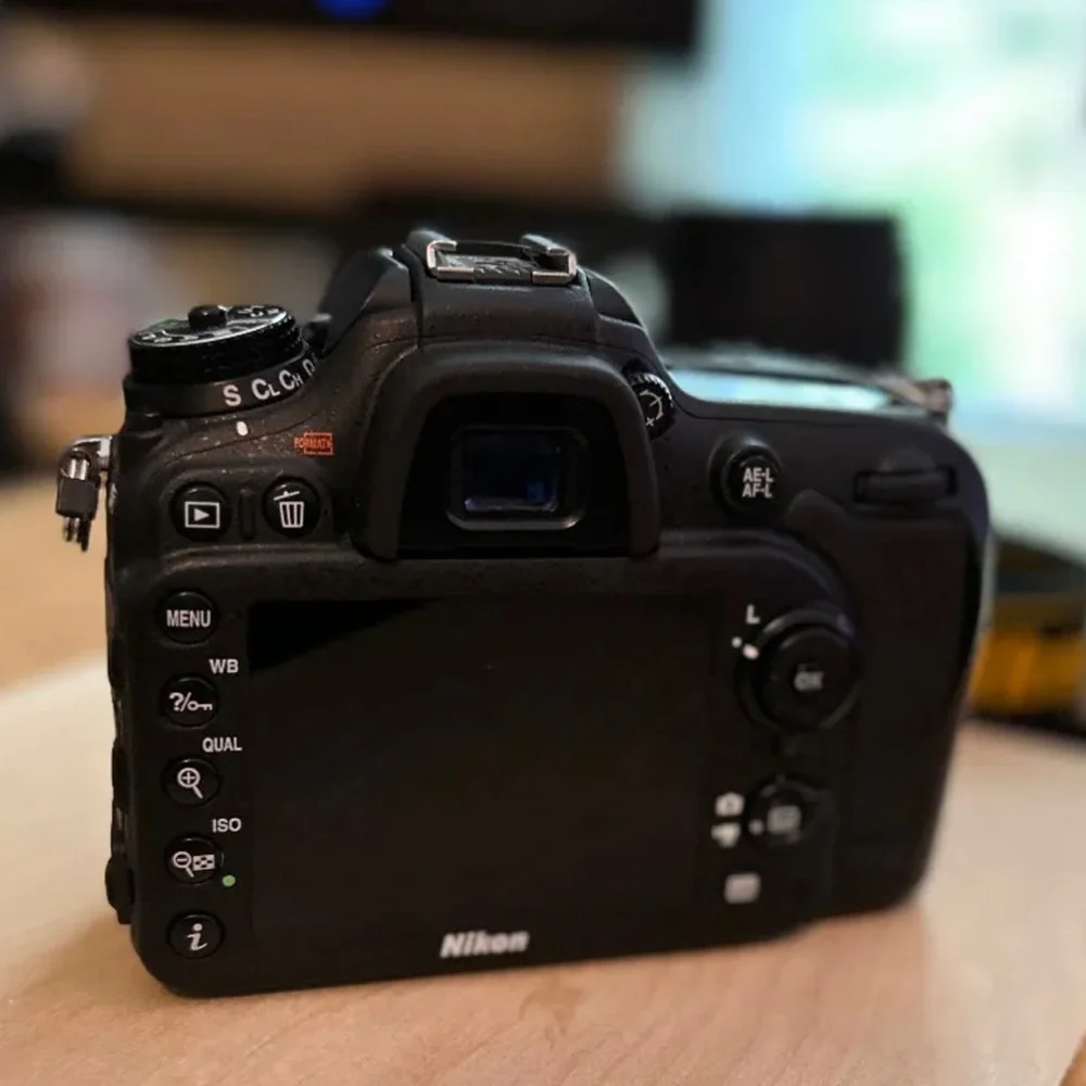 Nikon D7200 24.2MP Digital SLR Camera + 18-140 Bundle kit! YouTube Wi-Fi video